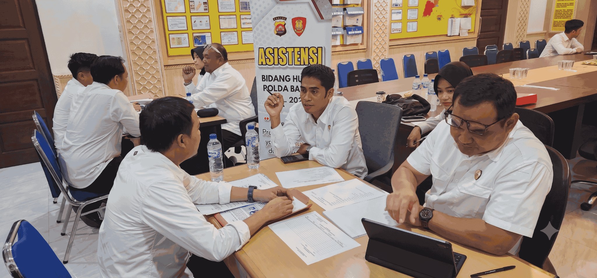 Kegiatan asistensi bidang hukum dalam forum kerja